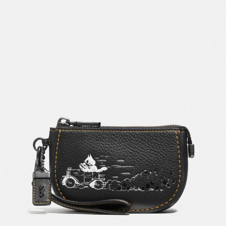 菲力貓皮革手拿包，售價5,900元。圖／COACH提供
