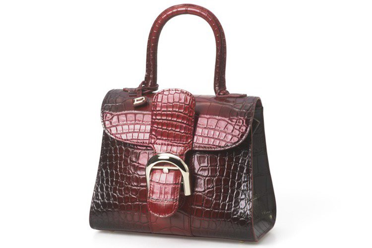 Brillant系列絳紅色漸層鱷魚皮小型手提包，售價1,062,200元。圖／DELVAUX提供