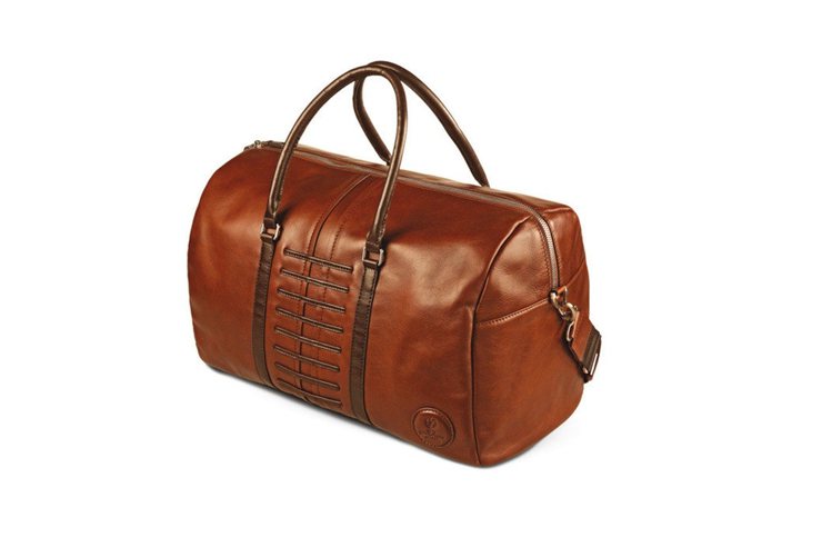 Montegrappa UCL旅行袋，28,000元。圖／Montegrappa提供