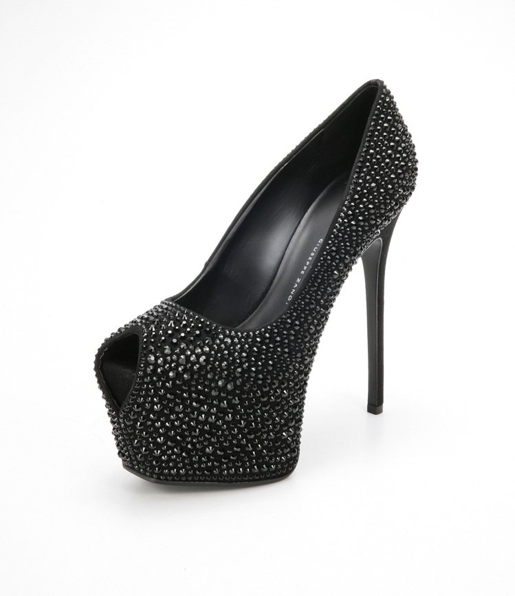Giuseppe Zanotti Design黑色水鑽魚口高跟鞋，售價66,800元。圖／Giuseppe Zanotti Design提供
