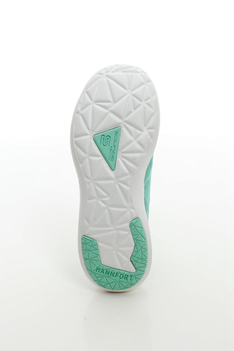 HANNFORT ICE凍感系列運動的鞋底以冰晶幾何圖形設計而成。圖／HANNFORT提供