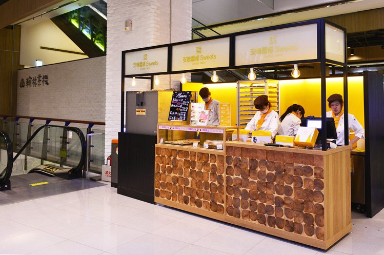 「安普蕾修」在中壢大江國際購物中心的快閃店，營業期間從12月1日至明年1月2日。圖／安普蕾修提供