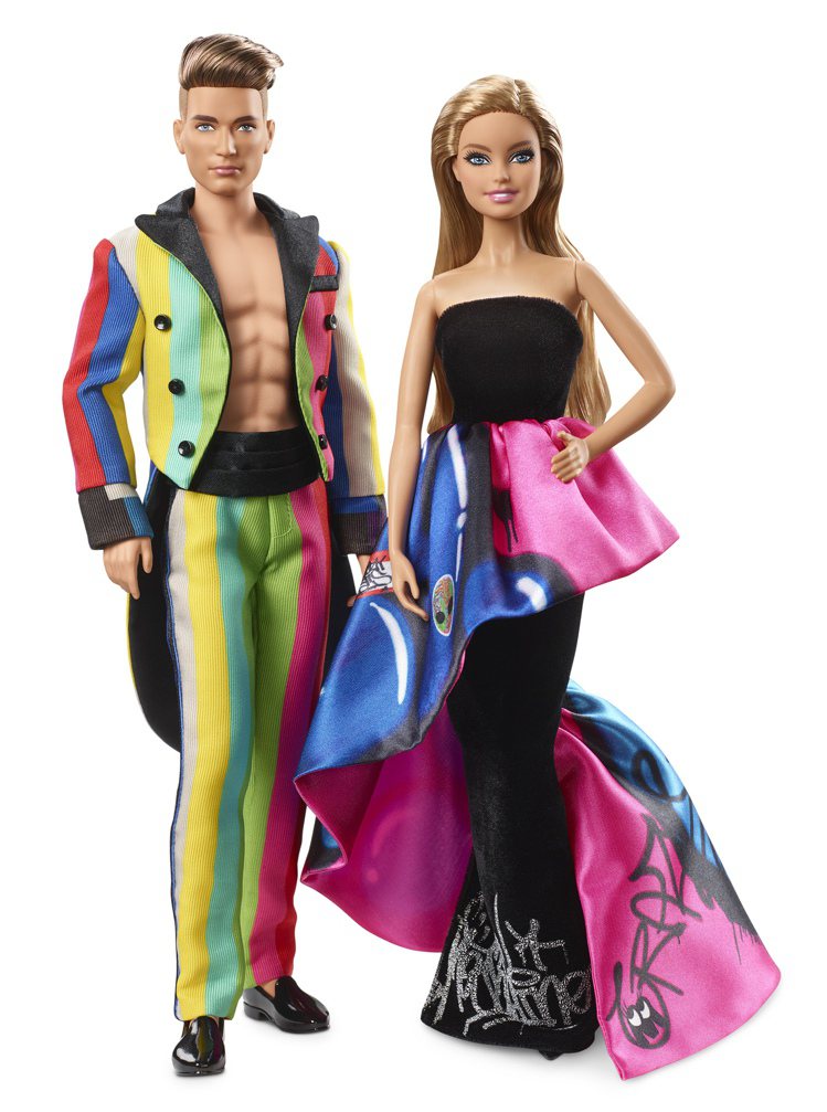 MOSCHINO推出的「Moschino Barbie & Ken」禮物組合，售價為美金200元(約台幣6,200元)。圖／MOSCHINO提供