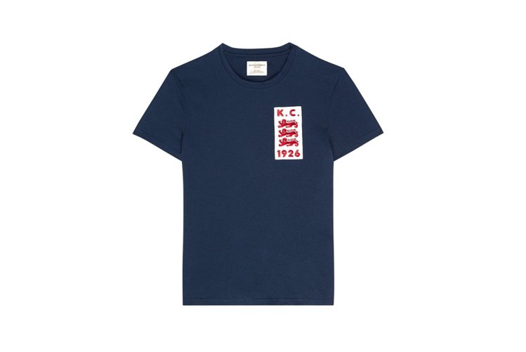Kent & Curwen 2017早春系列中的T恤設計有貝克漢的穿搭特色。圖／Kent & Curwen提供
