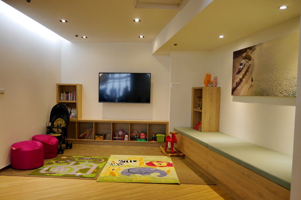 華褘中和旗艦展示中心內的兒童遊戲室。 記者陳威任／攝影