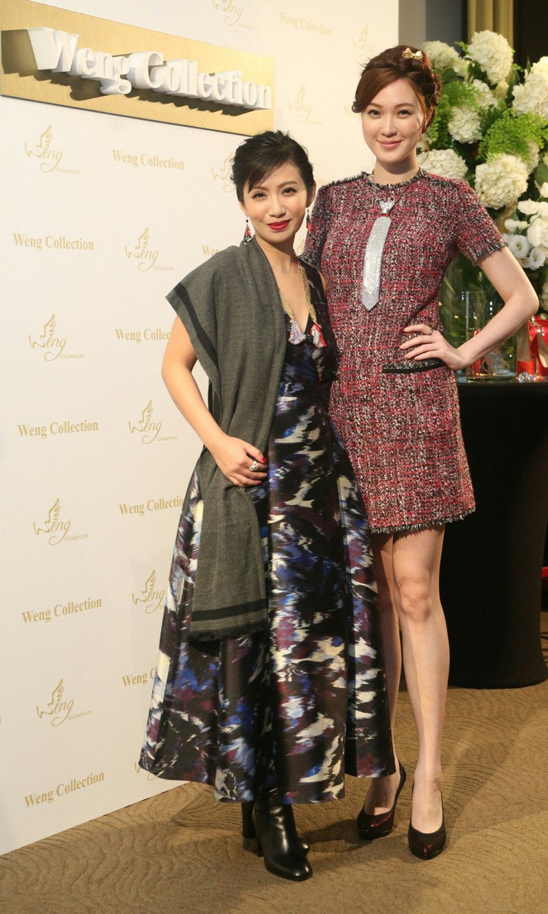 台塑小公主蔡佳宸（左）和吳品萱穿凱特王妃的愛牌L.K. Bennett London禮服，展現王妃時尚。記者屠惠剛／攝影