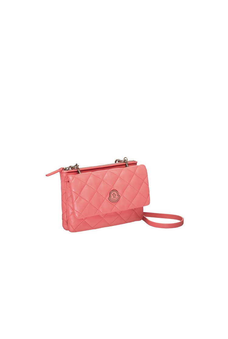 格紋粉紅色小型包女款，售價19,500元。圖／MONCLER提供