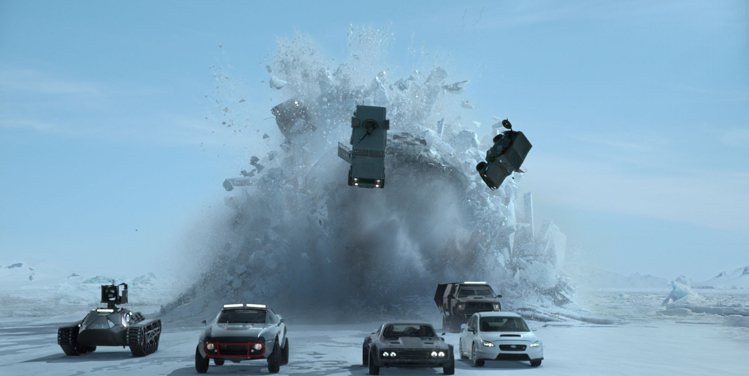 「玩命關頭8」的冰島飆車戲是這一集最大噱頭之一。圖／UIP提供