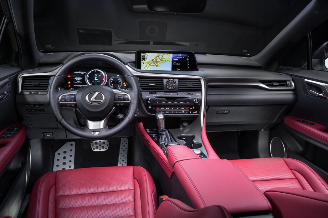 全新RX 200t F SPORT的內裝更顯運動感。 圖／Lexus提供