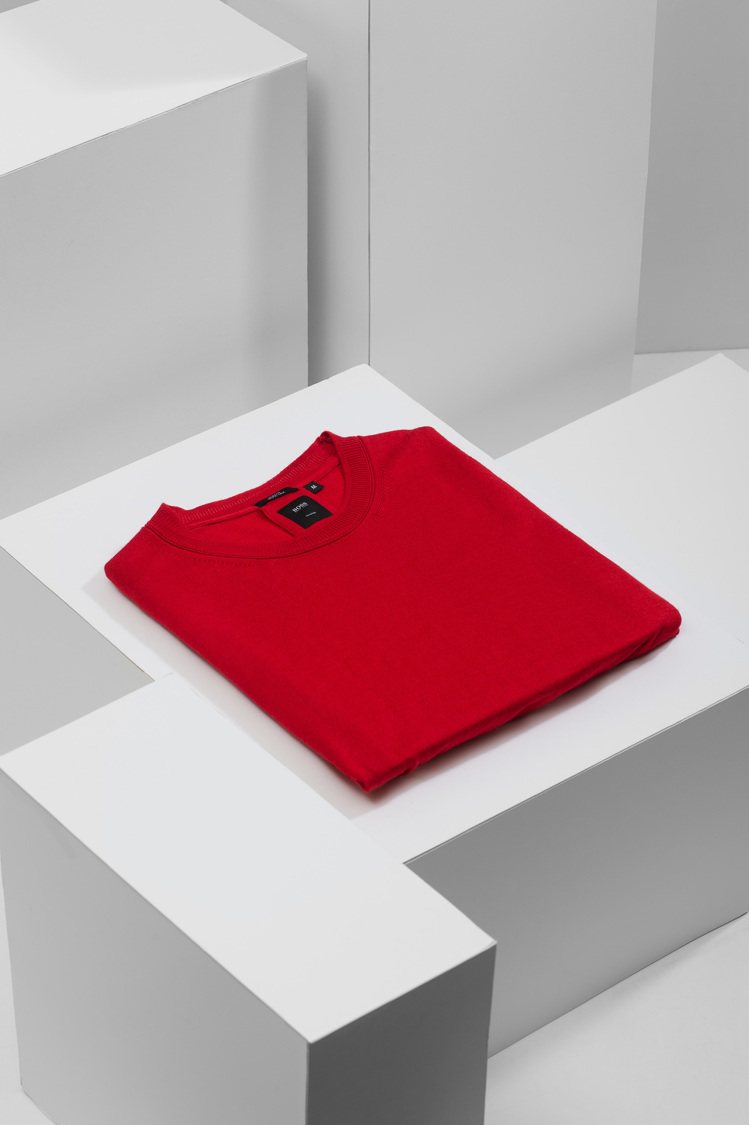 Hugo Boss紅色針織衫，14,700元。圖／Hugo Boss提供
