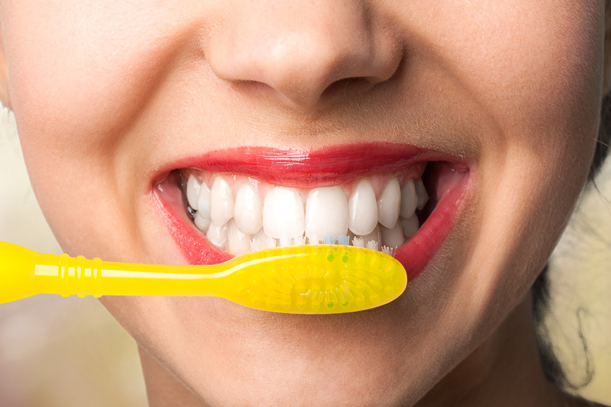 經常刷牙、用牙線和嗽口，助你有健康的牙齒，預防牙周病。