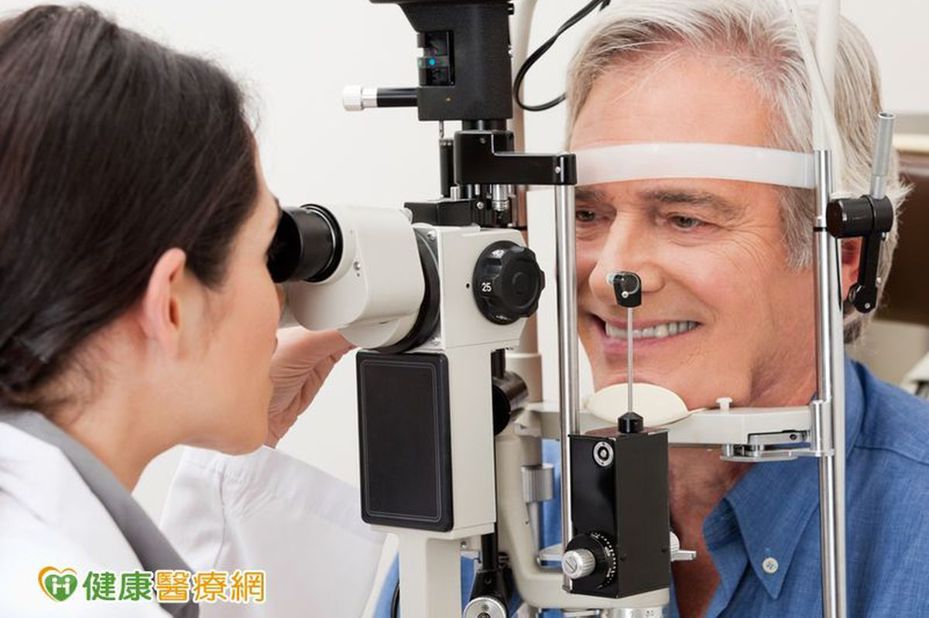 白內障術後若發生視力模糊或疼痛，應盡快回診請眼科醫師檢查，以解除二次白內障的危機。