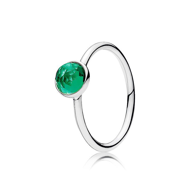 5月綠水晶生日石925銀戒指，2,080元。圖／PANDORA提供
