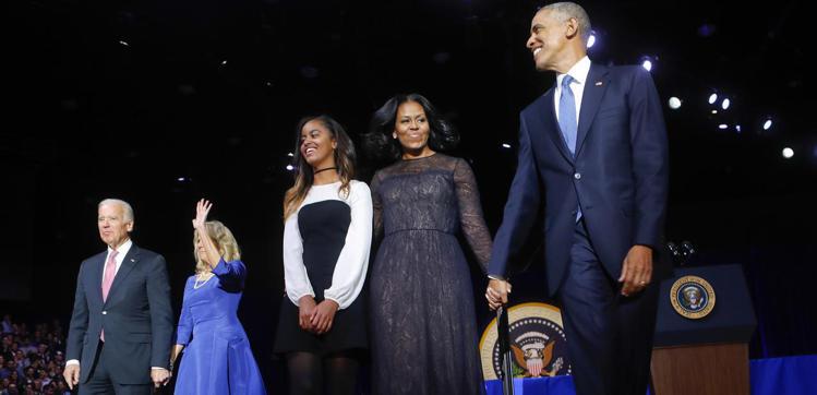 在歐巴馬的告別演說，蜜雪兒再度選穿吳季剛設計的黑色小禮服。圖／美聯社