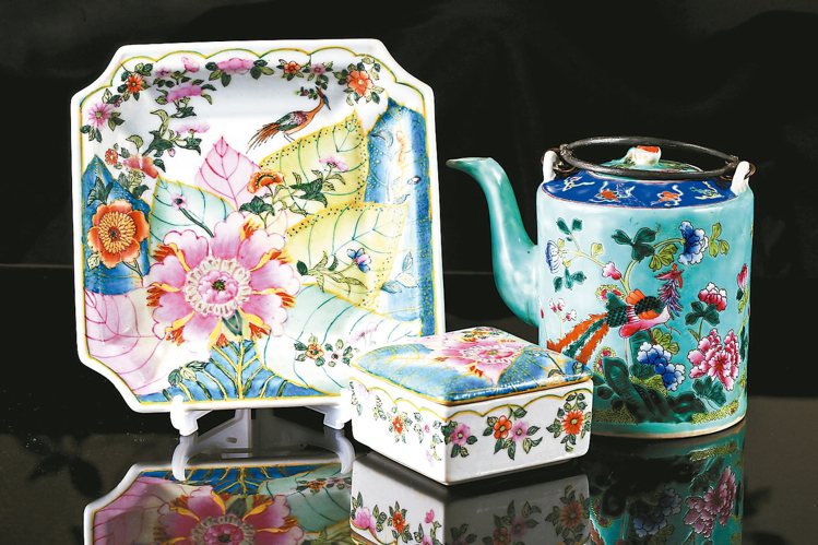 從澳門帶回來的茶壺是盛夏香最愛的一件收藏品。 圖／記者林伯東攝影