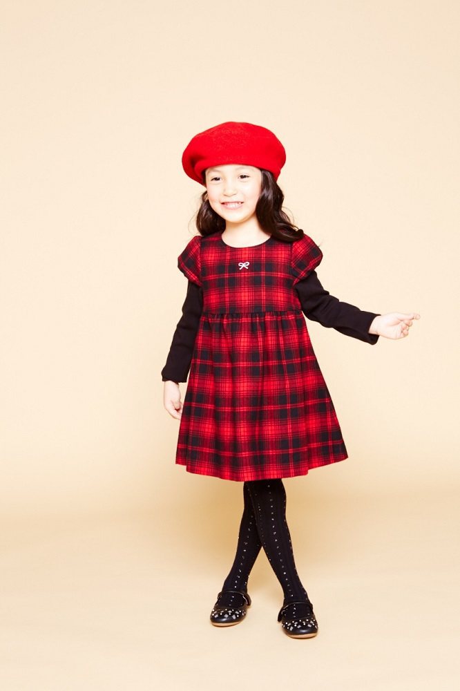 麗嬰房春節推薦紅色格紋洋裝，特價1499元。圖／麗嬰房提供
