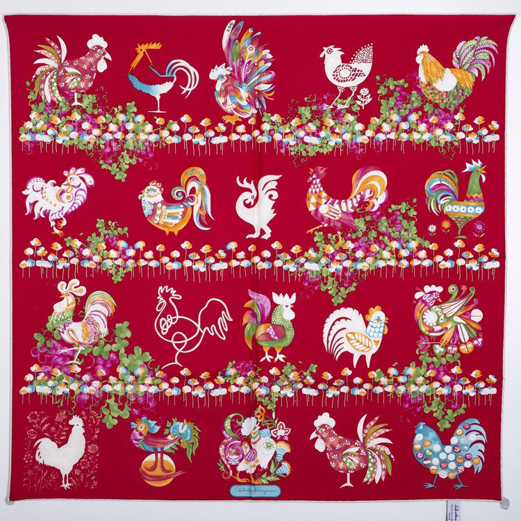 Salvatore Ferragamo限定款雞年印花絲巾 ，10,500元。圖／Ferragamo提供