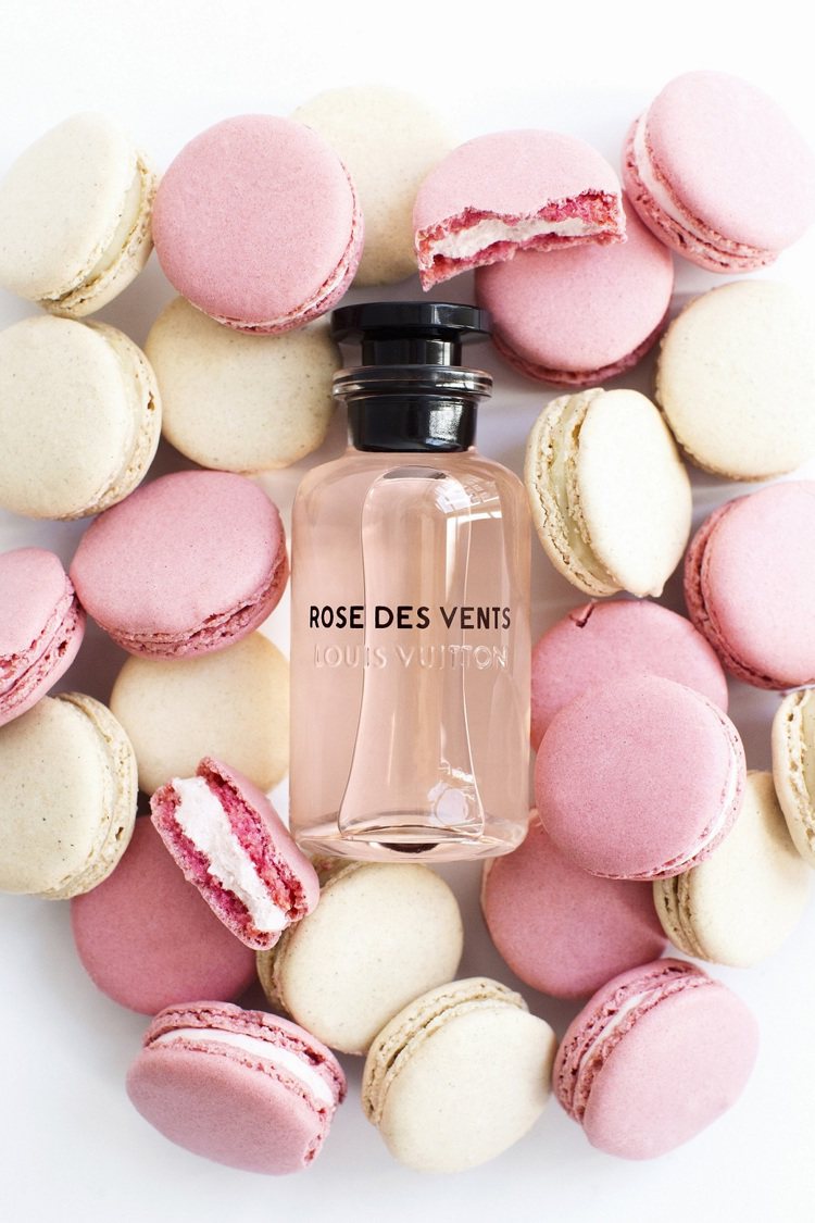 LV玫瑰香氣的Rose des Vents香水，在透明瓶身中透出粉紅色調，100ml 8,600元。圖／LV提供