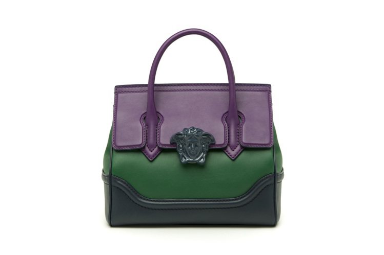 Palazzo Empire綠色與紫色牛皮拼接提包，售價76,000元。圖／VERSACE提供