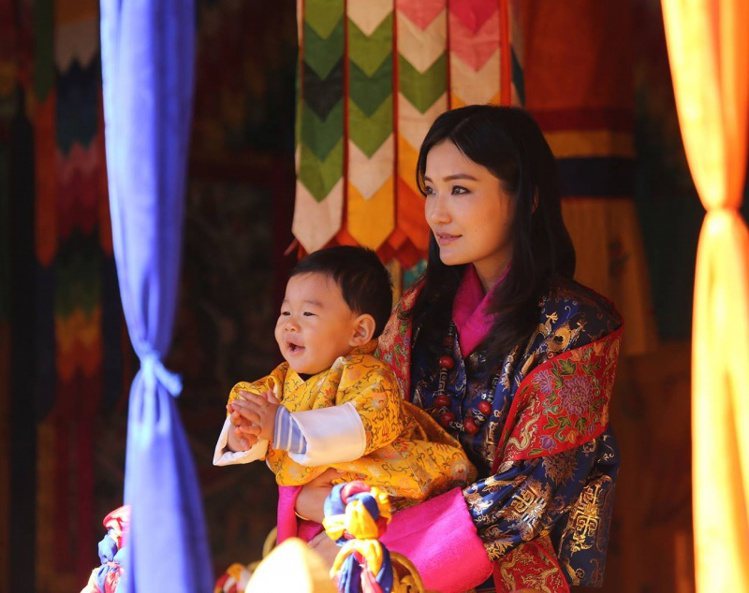 不丹皇后吉增佩瑪與小王子吉格梅。圖／摘自Jetsun Pema Facebook