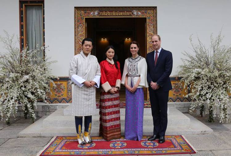 圖左起不丹國王旺楚克與皇后吉增佩瑪、凱特王妃與威廉王子。圖／摘自His Maje...