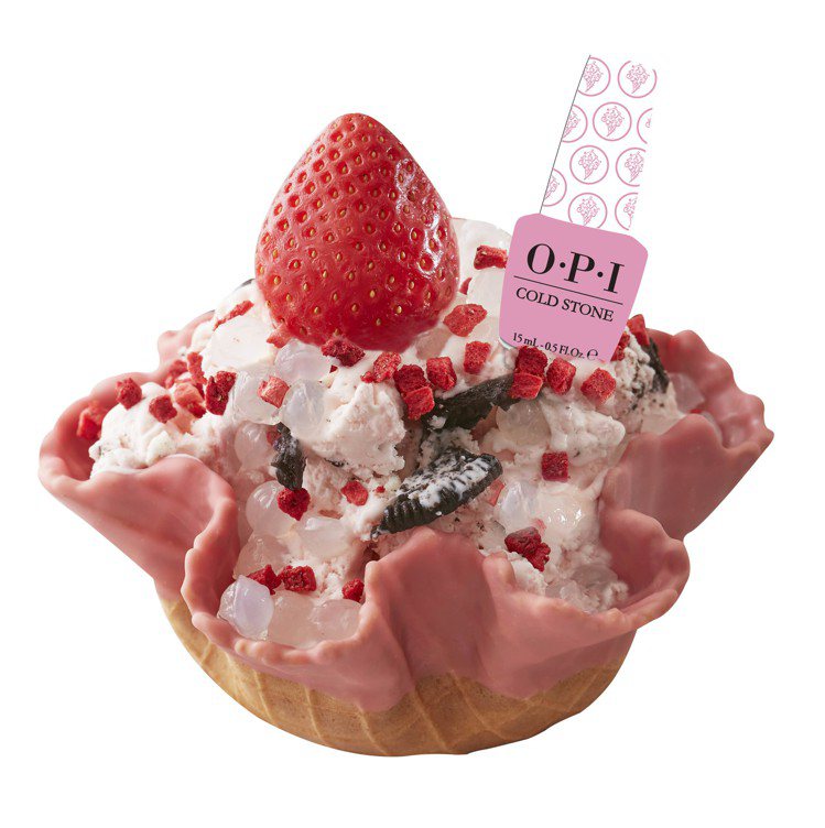 COLD STONE今年草莓季首度與沙龍美甲品牌OPI跨界聯名，「草莓歐嗨喲」主...