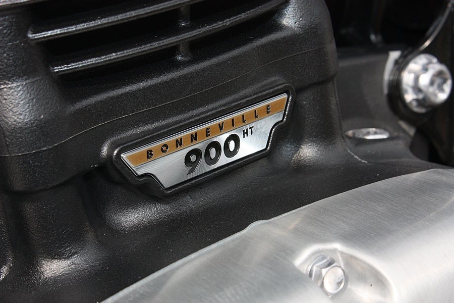 引擎的900字樣代表排氣量900cc。 記者林和謙／攝影