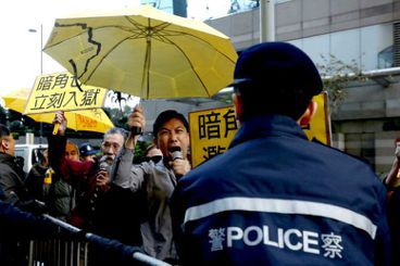 尋找拍肩警：香港佔中「七警毆打案」判決對臺灣的啟示