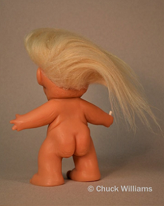 川普娃娃，美國雕刻家威廉斯的諷刺之作。圖擷自哈芬登郵報(0221)