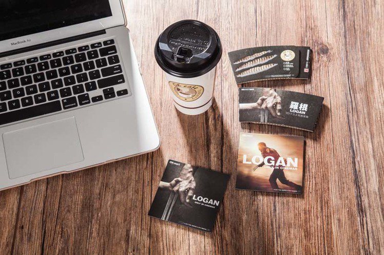 OK超商推出羅根磁鐵杯墊、限量咖啡杯套。圖／OK超商提供