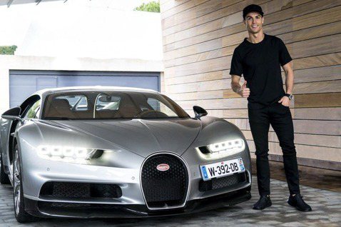Bugatti Chiron有多棒  看足球明星C羅試駕的影片吧！