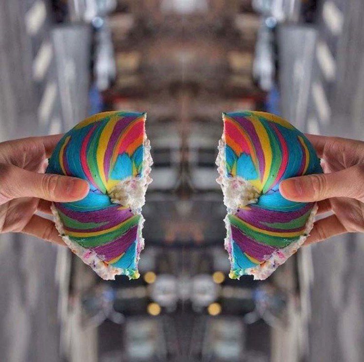 在紐約爆紅的IG洗版美食「彩虹貝果」。圖／摘自Instagram