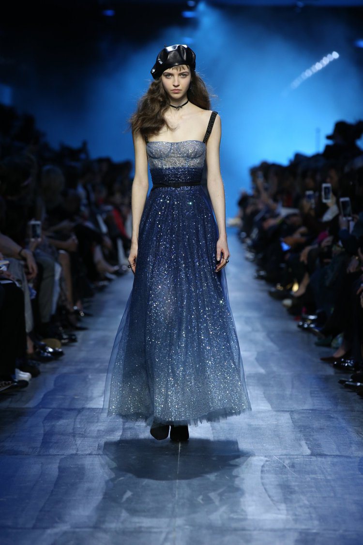 Dior秋冬系列以藍色為主角， 創意總監Maria Grazia Chiuri再...