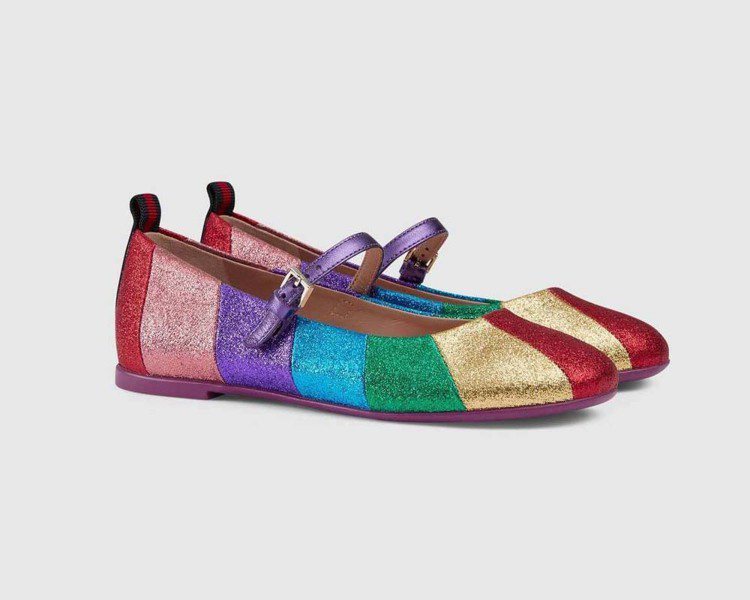 金屬色彩虹芭蕾舞鞋，13,100元。圖／Gucci提供