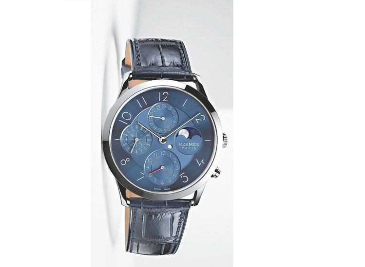 愛馬仕Slim d’Hermès萬年曆腕表，39.5mm鉑金表殼，自動上鍊機芯，150萬2,300元。 圖／愛馬仕提供