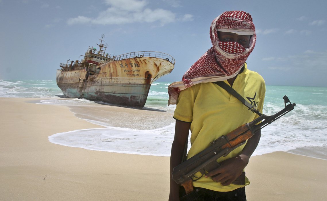 海賊重返：索馬利亞海盜劫持油輪，2012年後第一起。資料照片，圖為2012年遭挾...