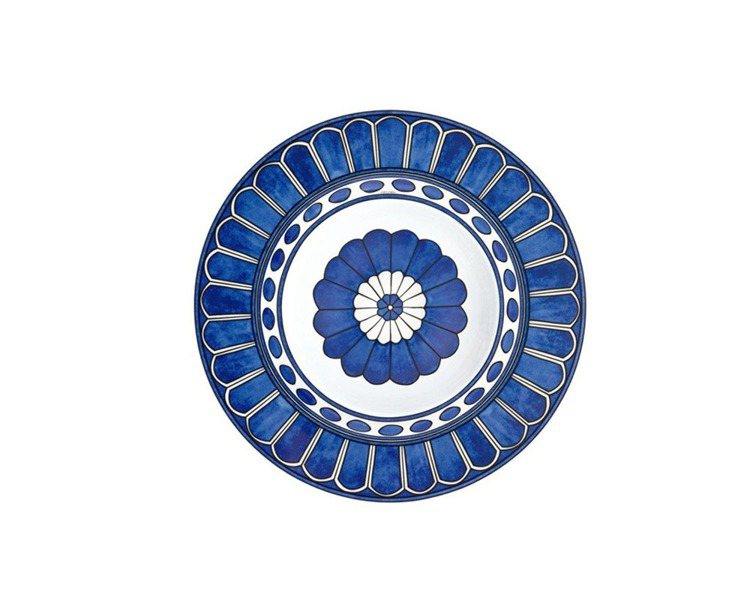 異域之藍(BLEUS D’AILLEURS)系列餐瓷 義大利麵盤，6,050元。圖／愛馬仕提供
