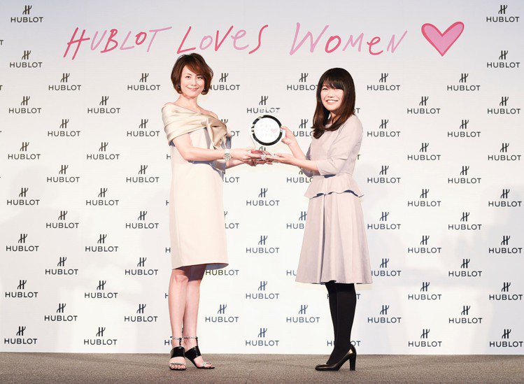 米倉涼子擔任宇舶寵愛女性計畫頒獎人。圖／HUBLOT提供