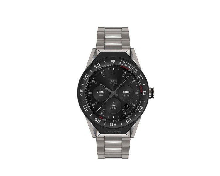 泰格豪雅Connected Modular 45智能腕表，鈦金屬鍊帶款，76,100元。圖／TAG Heuer提供