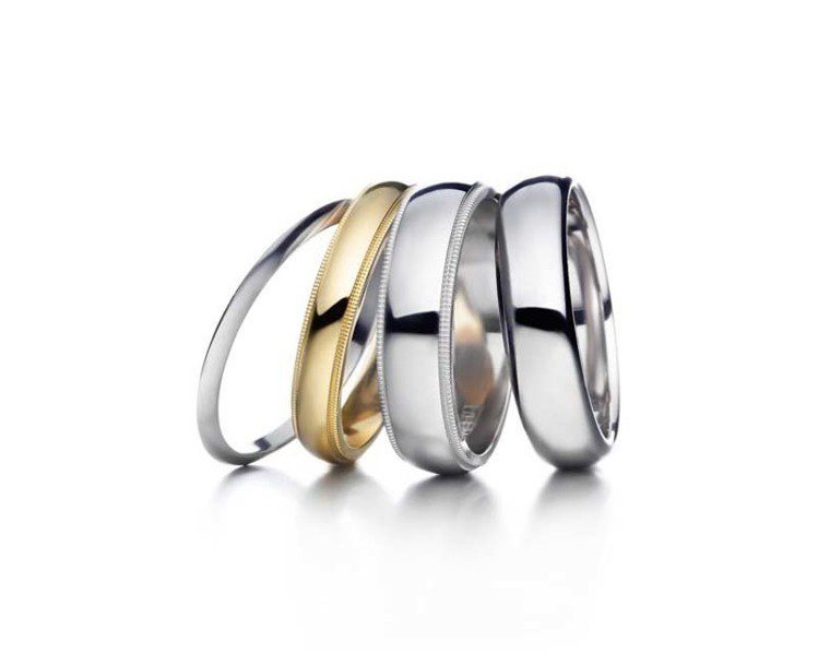 Tiffany結婚戒環，(左至右)Tiffany鉑金結婚戒指26,000元、Milgrain 18K金結婚戒指40,000元、Milgrain鉑金結婚戒指95,000元、Lucida鉑金結婚戒指91,000元。圖╱Tiffany提供
