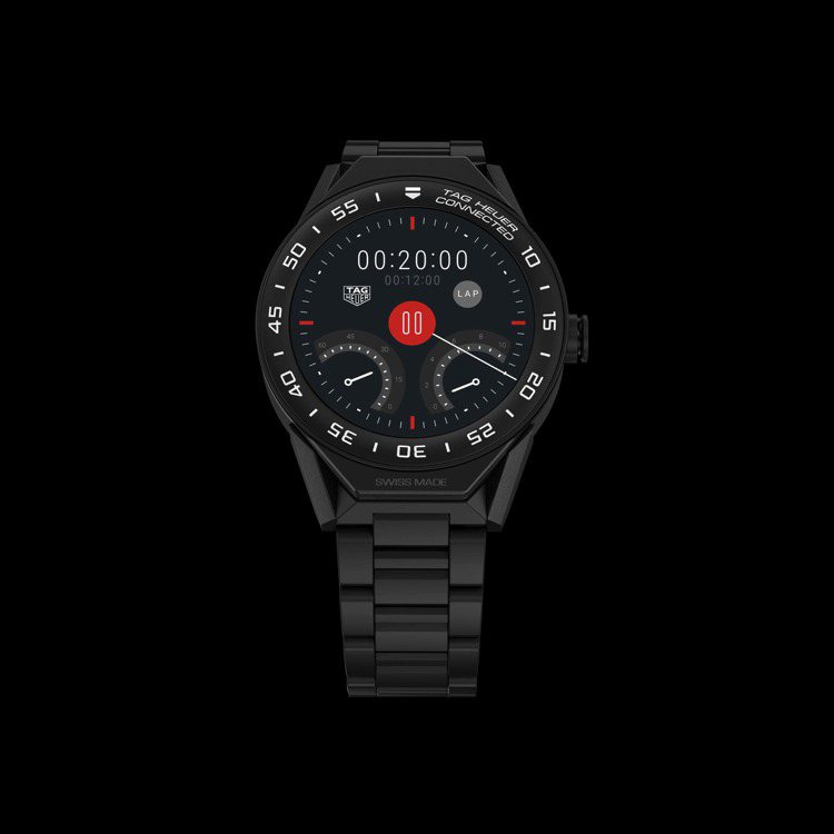 泰格豪雅Connected Modular 45智能腕表，黑色陶瓷表殼搭配同材質鍊帶，10萬3,100元。圖／TAG Heuer提供