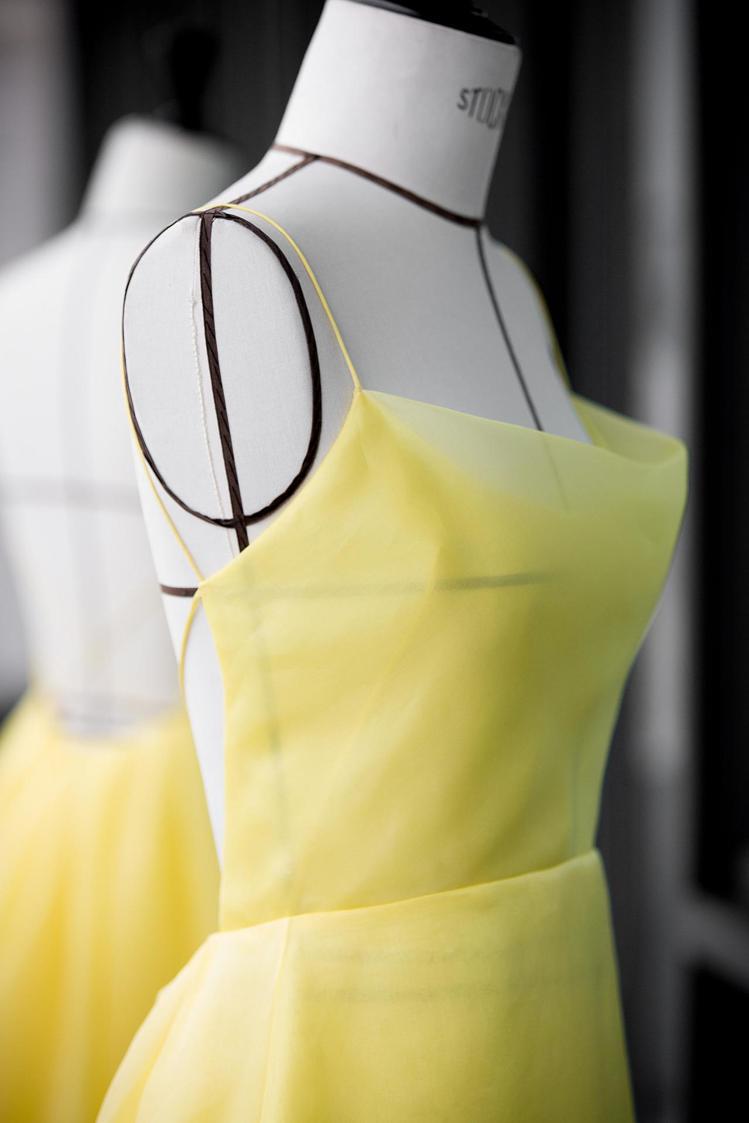 Dior巴黎工坊製作艾瑪華森高級訂製服的過程。圖／Dior提供（攝影Sophie Carre）