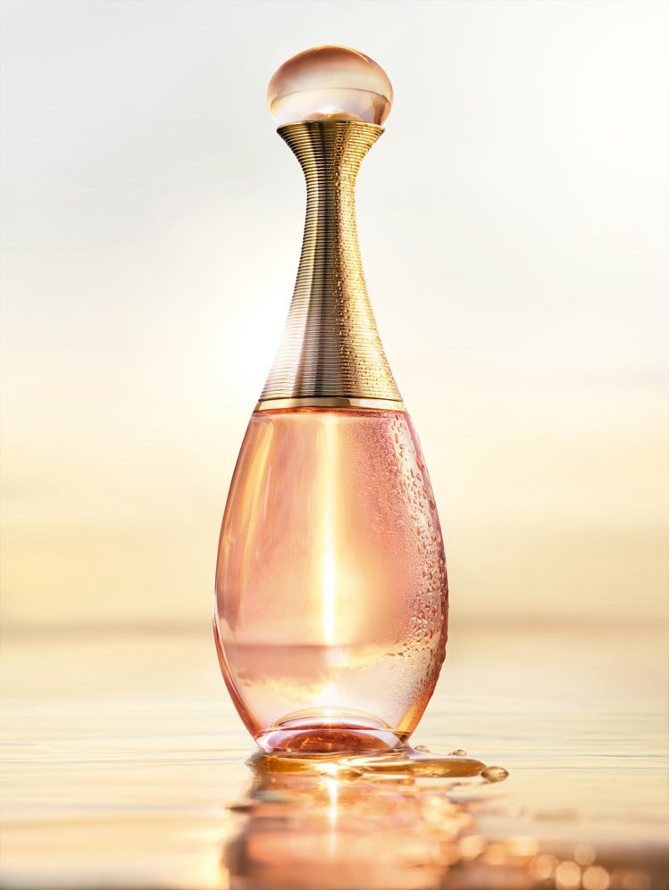 Dior J’ADORE IN JOY愉悅淡香水，50ml售價3,200元、 100ml售價4,500元。圖／迪奧提供