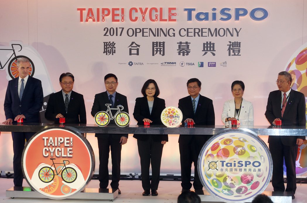台北國際自行車與台北國際體育用品展上午同步於南港展覽館及世貿一館兩地展開，共吸引...