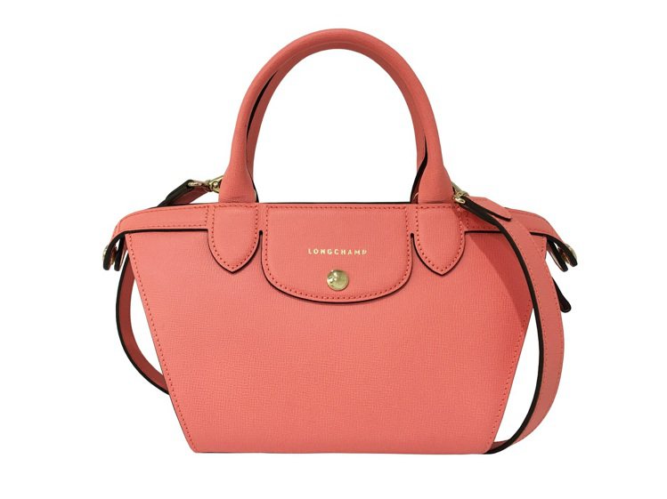Longchamp粉紅LE PLIAGE HERITAGE 系列梯形包，33,600元。圖／Longchamp提供