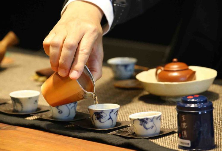 茶人的泡茶工具，樣樣講究。圖／王德傳茶莊提供