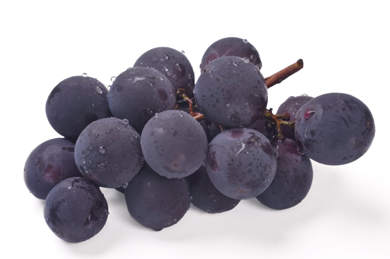 葡萄含鐵成分並不多，而紅紫色的水果應該代表富含花青素。如果要補充鐵質，最好還是從動物性食物，例如紅肉、豬肝、鴨血、豬血、蛤蜊等。