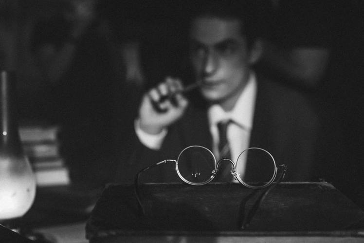 Giorgio Armani攜手眼鏡大廠Luxottica以微電影方式表現Frames of Life眼鏡概念。圖／摘自Armani facebook