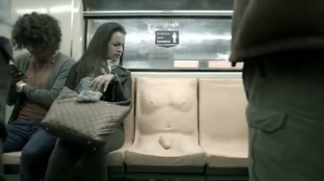 墨西哥市地鐵近日釋出一支宣導廣告，要男乘客乘坐「陽具」特別座，體會女性被性騷擾的...