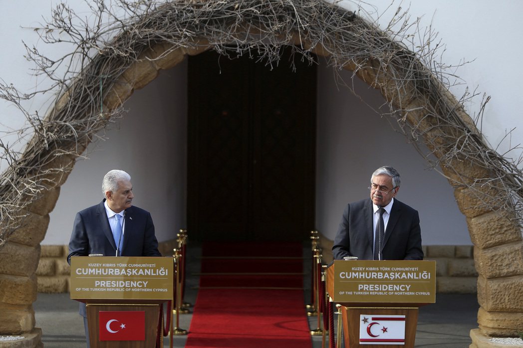 土耳其總理葉德仁（左）會晤北賽普勒斯領導人阿欽席（右） 圖／美聯社